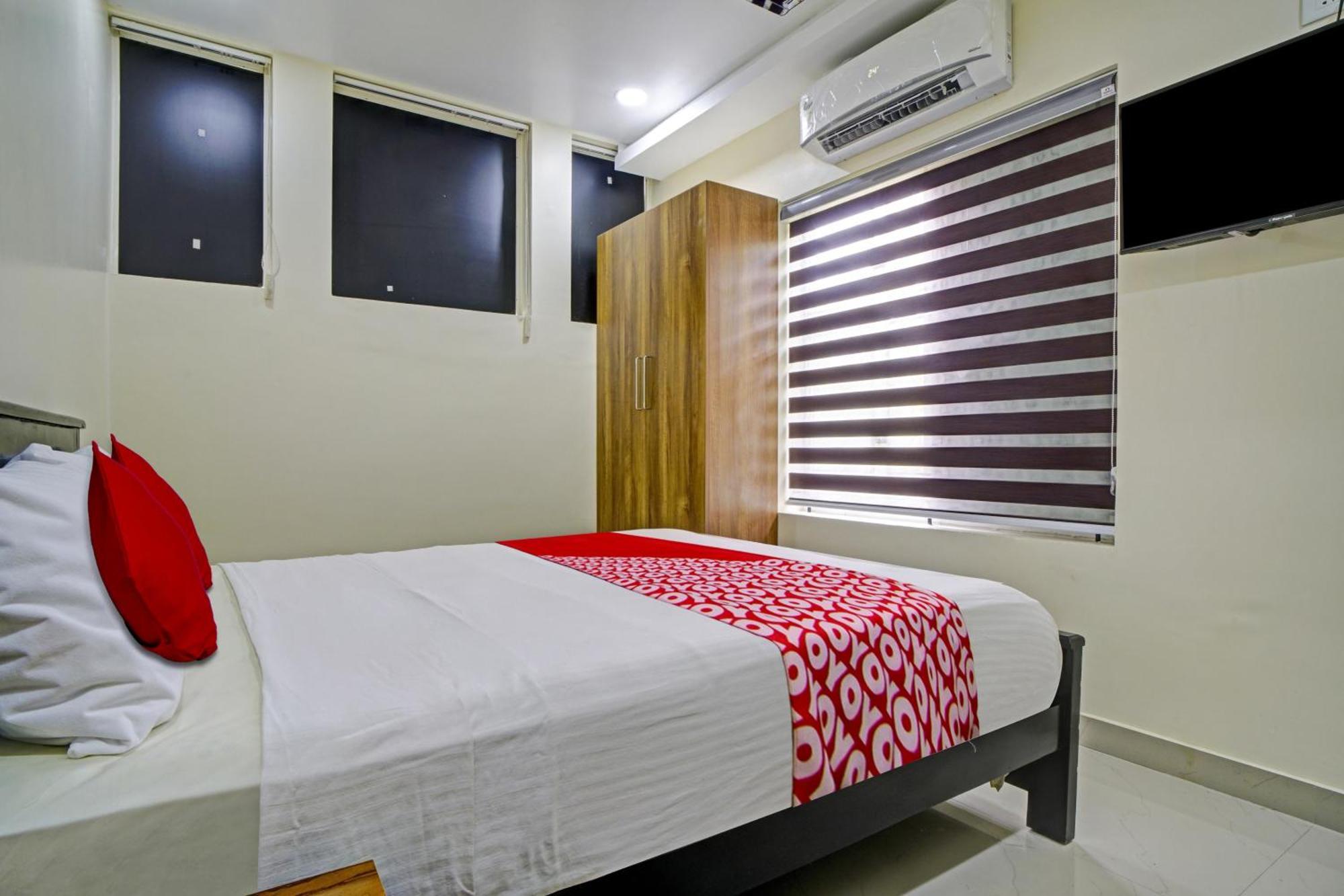 Hotel O Crystal Executive Suites Kochi エクステリア 写真